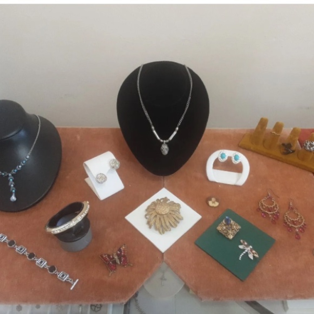 Costume jewelry LOT, old and new (DE)